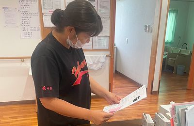 出勤・申し送り確認の様子