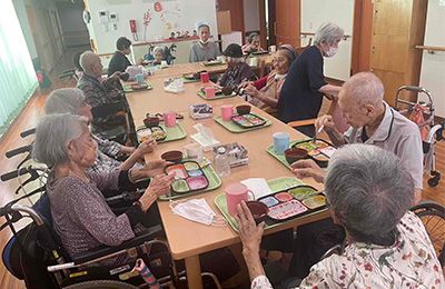 起床・朝食の様子